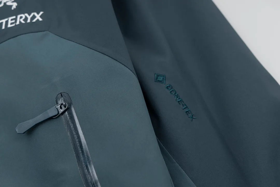 Arc'teryx Gore-tex ， ， ， 。 bluesign@ N 3LGORE-TEX ， Wear-Resistant， 、 Breathable， ， 20000 Breathable 10000 E 3D ， 3D ， ， ， Authentic YKK ， ， ， ， ， Factory ， ， ， 。 ， ， ，Lightweight ， Series ， Quality ！！